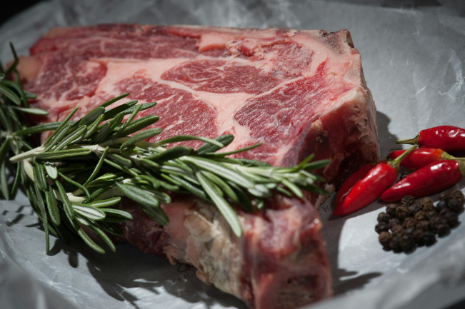 6 Tips Menyimpan Daging Kurban di Kulkas agar Tidak Bau