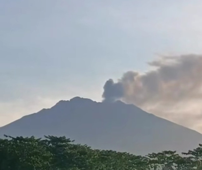 Gunung Raung Erupsi Lagi, 7 Desa Diguyur Abu Vulkanik