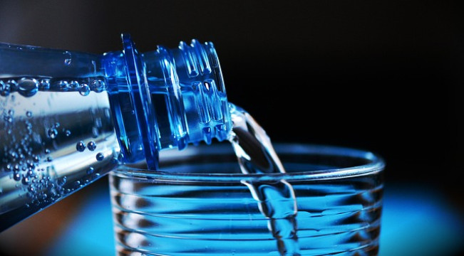 Jadwal Minum Air Putih Harian agar Kebutuhan Minimal Tubuh Terpenuhi